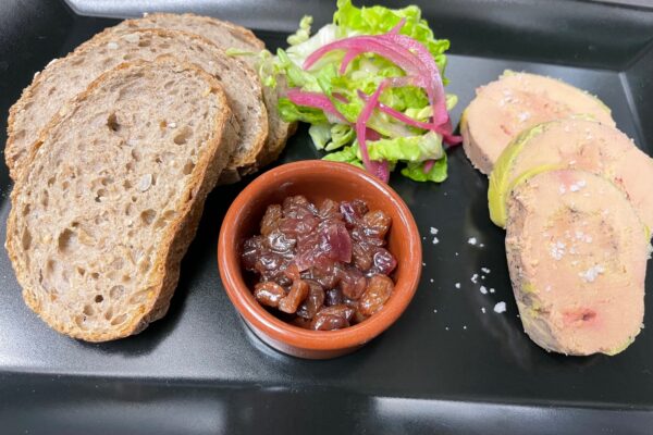 Foie Gras Mi-Cuit, Chutney de Raisins Secs & Toasts Grillés 2 2023